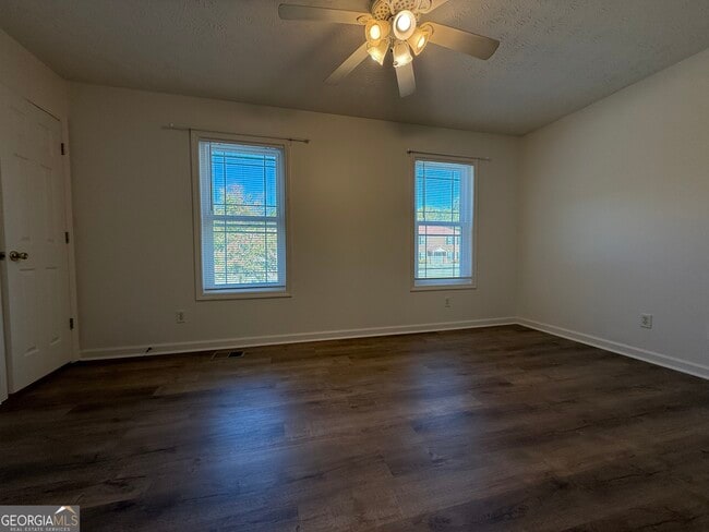 Building Photo - 160 2nd St