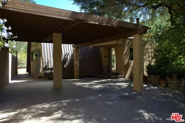 Building Photo - 1578 Topanga Skyline Dr