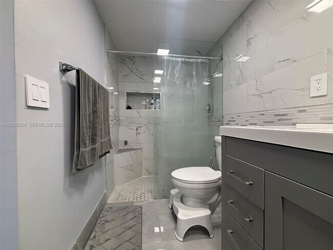 Building Photo - 10865 SW 112th Ave