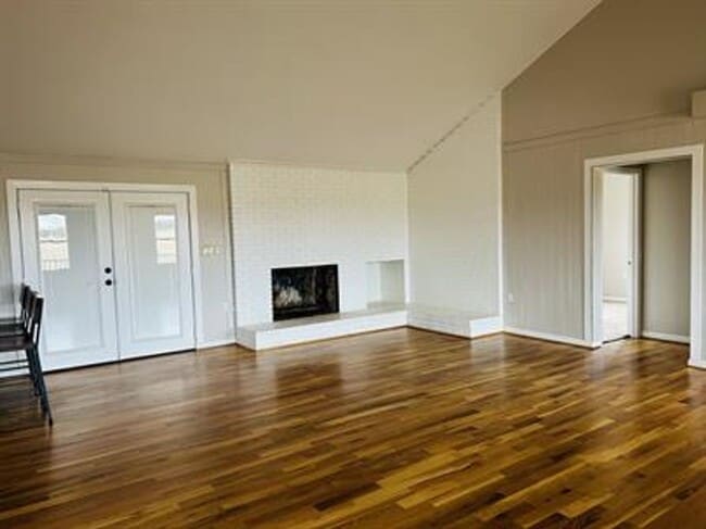 Building Photo - 3/2 Available Now