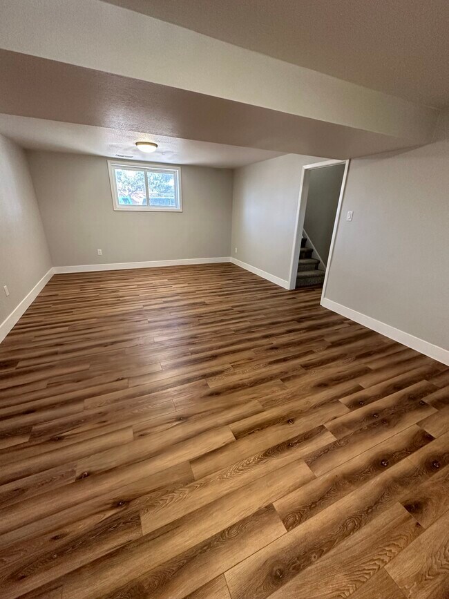 Building Photo - 6117 Kevin Ave