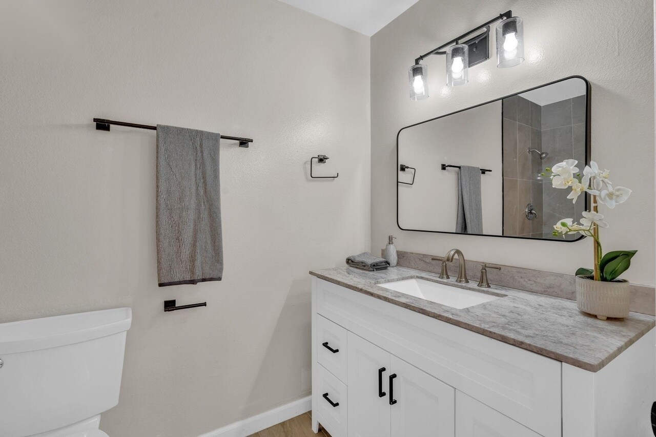 Building Photo - 7472 Blue Fox Way