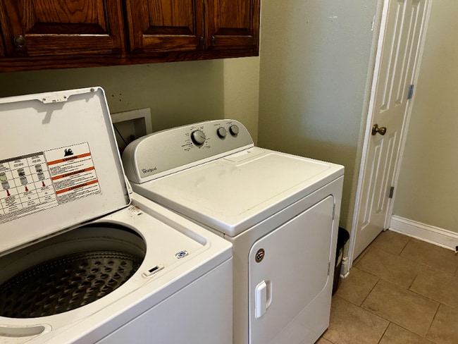 Building Photo - 346 Delia Dr