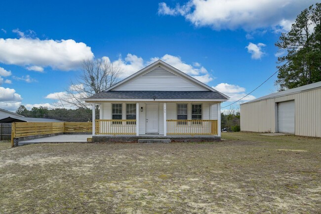 Primary Photo - This beautifully renovated 3-bedroom, 2-ba...