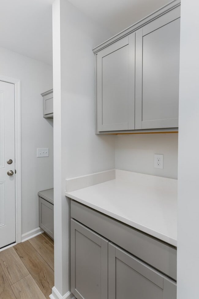 Building Photo - Modern 3-Bed, 2.5-Bath Townhome in Prime L...
