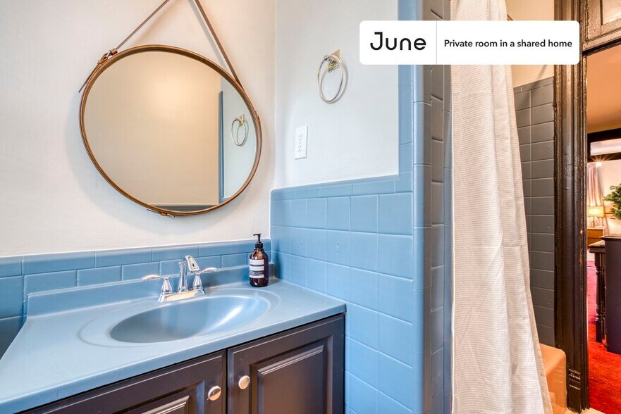 Building Photo - Room in Shared 4 bed/2 bath home in Columbia Heights