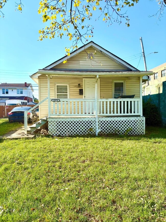 Primary Photo - 2379 Linden Ave