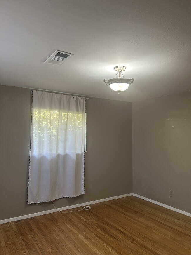 Building Photo - 137 Las Flores Ave