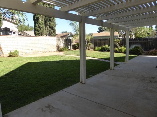 Building Photo - COMING SOON! Live Oaks Community 3 Bedroom...