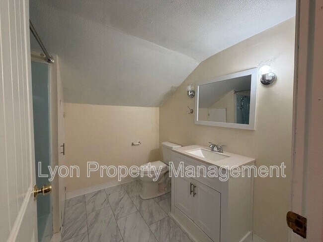 Building Photo - 35 Albert Ave