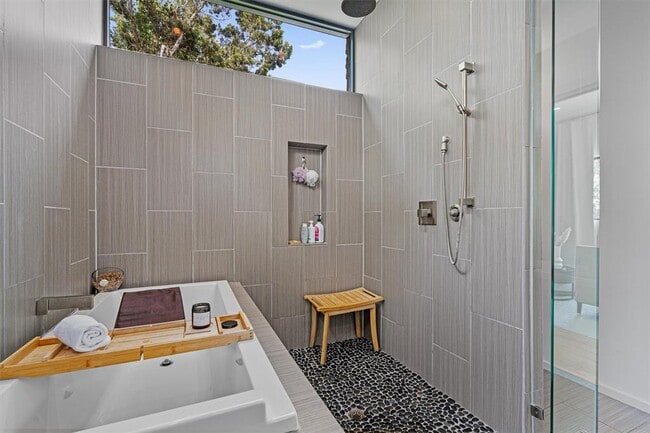 Building Photo - 1302 Socorro Dr