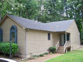 Building Photo - Great 3 bedroom two bath ranch home