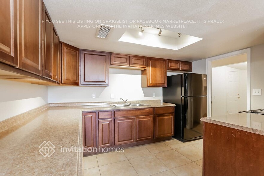 Building Photo - 3221 E Captain Dreyfus Ave