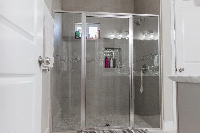 Building Photo - 7404 Thomas Harris Dr
