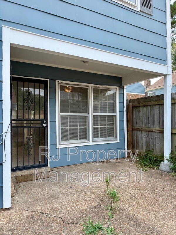 Building Photo - 3400 Lord Dunmore Cove