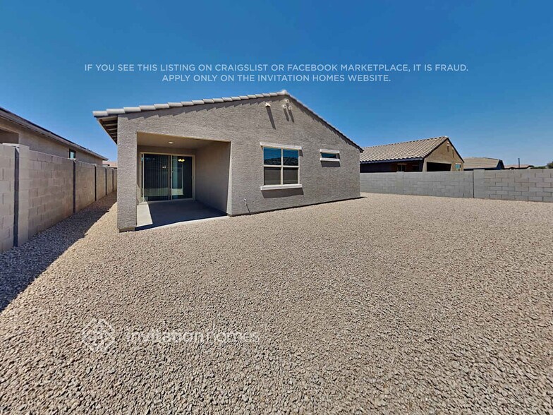 Building Photo - 17705 W Pinnacle Vista Dr