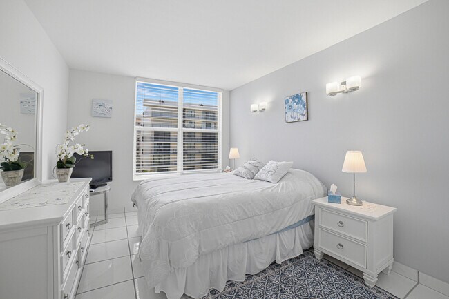 Building Photo - 3450 S Ocean Blvd