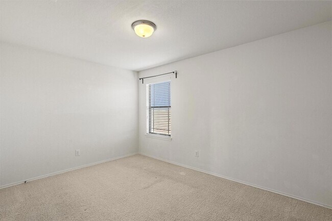 Building Photo - 12036 Pecangate Way