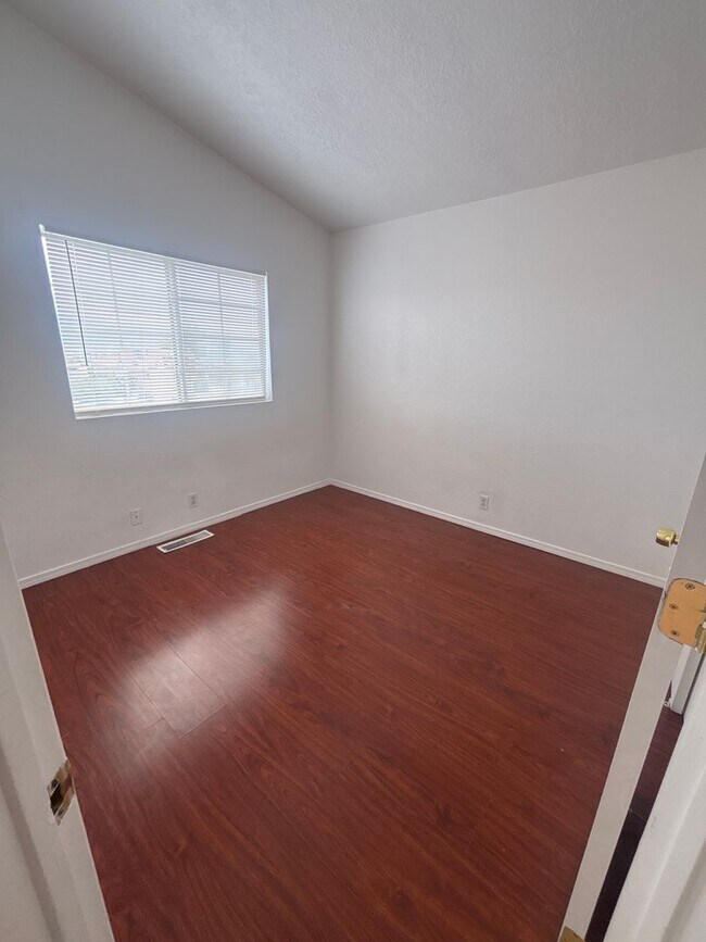Building Photo - 4729 Chesapeake Pl NE