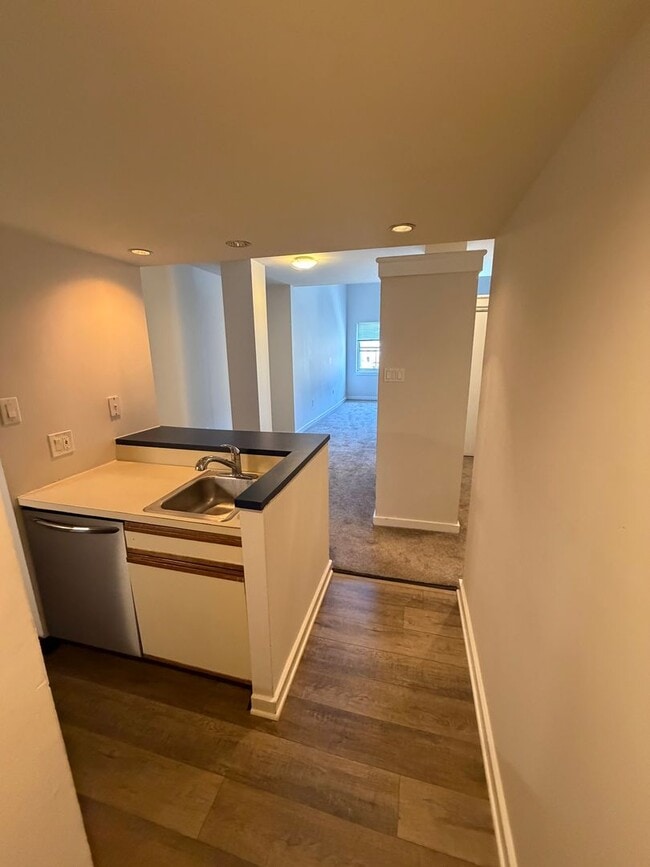 Building Photo - Welcome to Urban Elegance in the Heart of Historic Old City, Philadelphia
