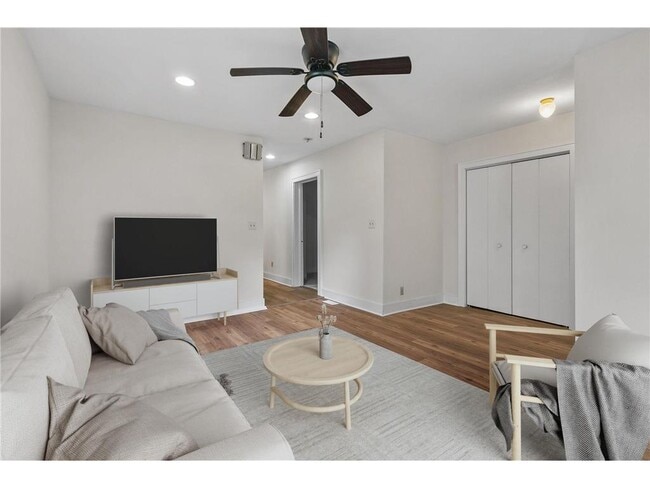 Building Photo - 2610 Dupont Ave S