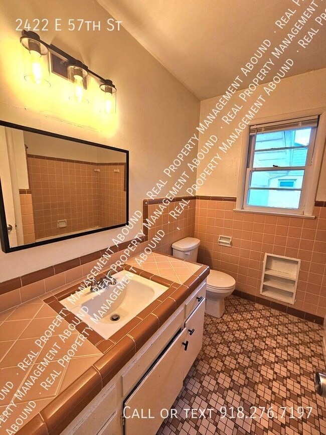 Building Photo - 2422 E 57th St