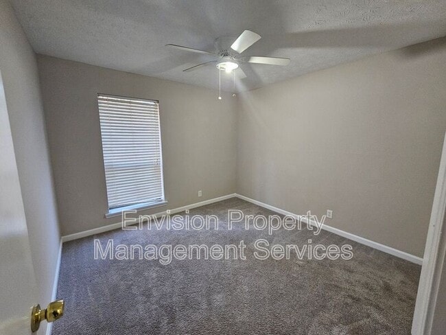 Building Photo - 2987 Medina Dr