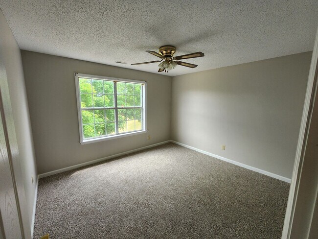 Building Photo - Stunner on Almost 10 Acres on Bear Creek
