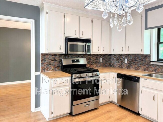 Building Photo - 5088 Ravenwood Dr NE