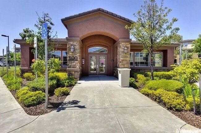Building Photo - 1300 Moon Cir