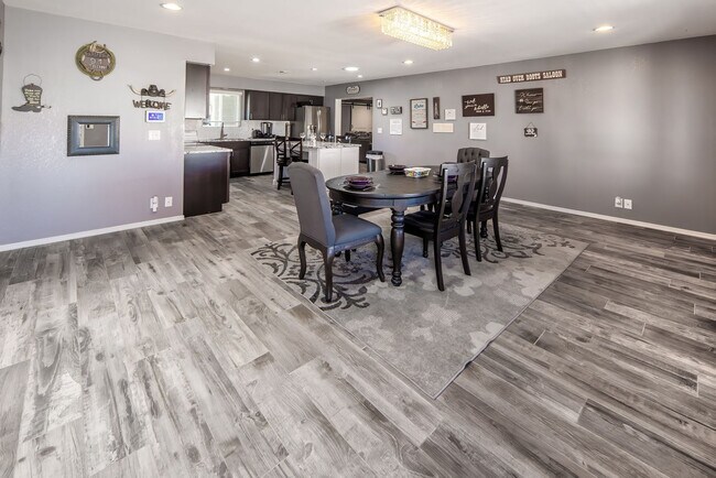 Building Photo - 230 Coral Dr