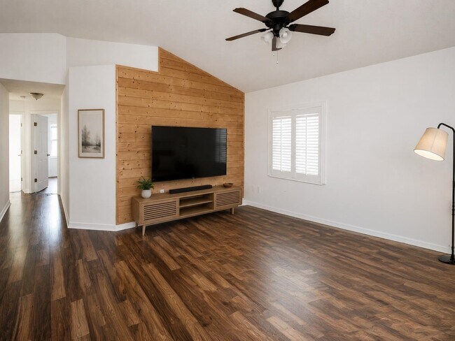 Building Photo - 405 Island View Cir