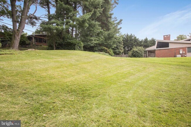 Building Photo - 3406 Woodvalley Dr