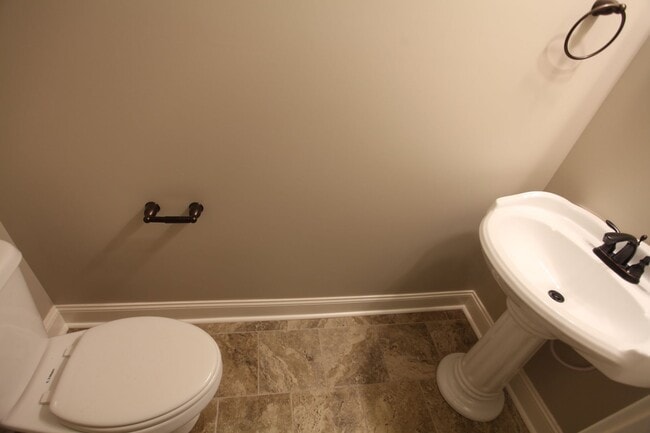 Building Photo - Townhome at Runningvine!