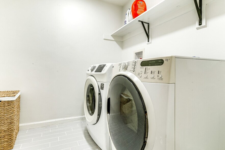 Building Photo - 3232 Divisadero St