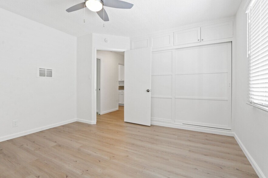 Building Photo - 927 3rd St