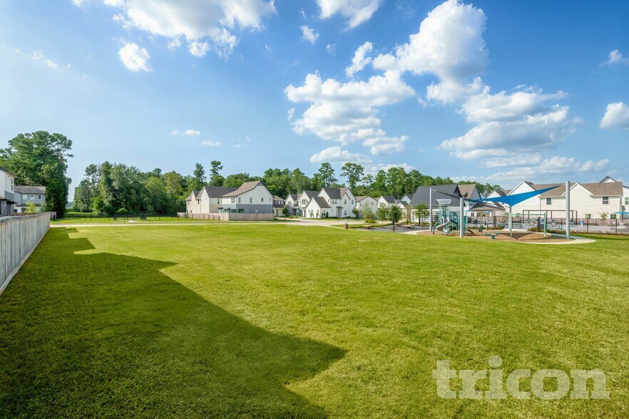 Building Photo - 9835 Willow Creek Commerce Dr