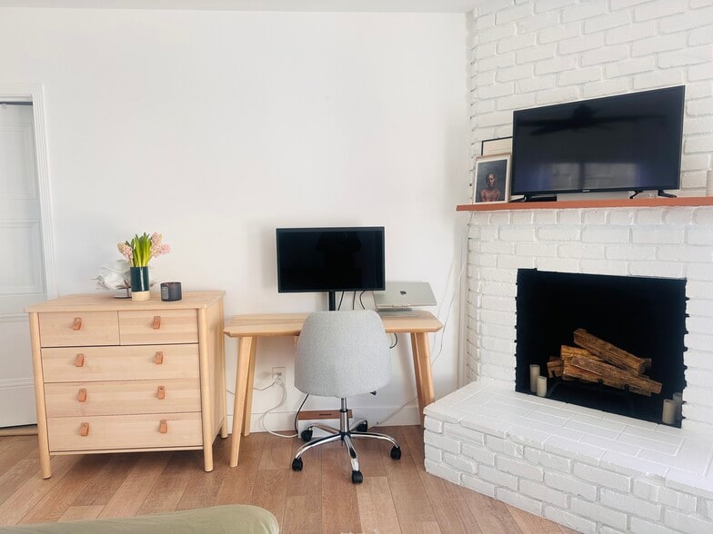 Building Photo - 2460 Glenrose Ave