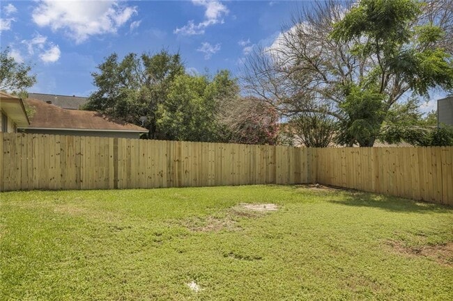 Building Photo - 16804 Pocono Dr