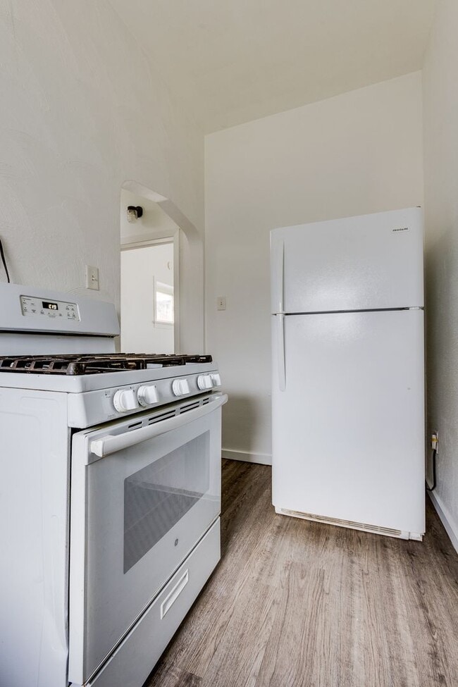 Building Photo - Available APRIL 2026 - Spacious 3 Bedroom Apartment in the Heart of Mt Oliver!