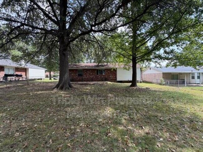 Building Photo - 11841 Del Rosa Way