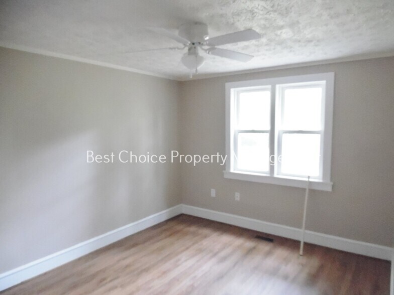 Building Photo - 115 E Beattie St