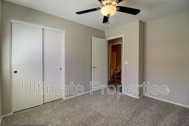 Building Photo - 15591 W Shiloh Ave
