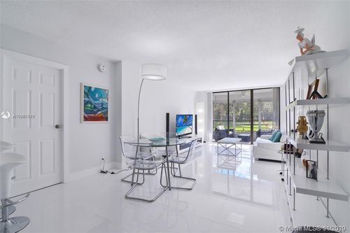 Building Photo - 20400 W Country Club Dr