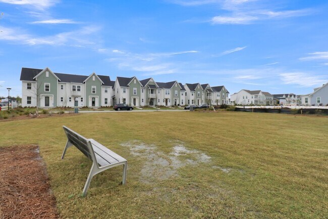 Building Photo - 268 Symphony Ave
