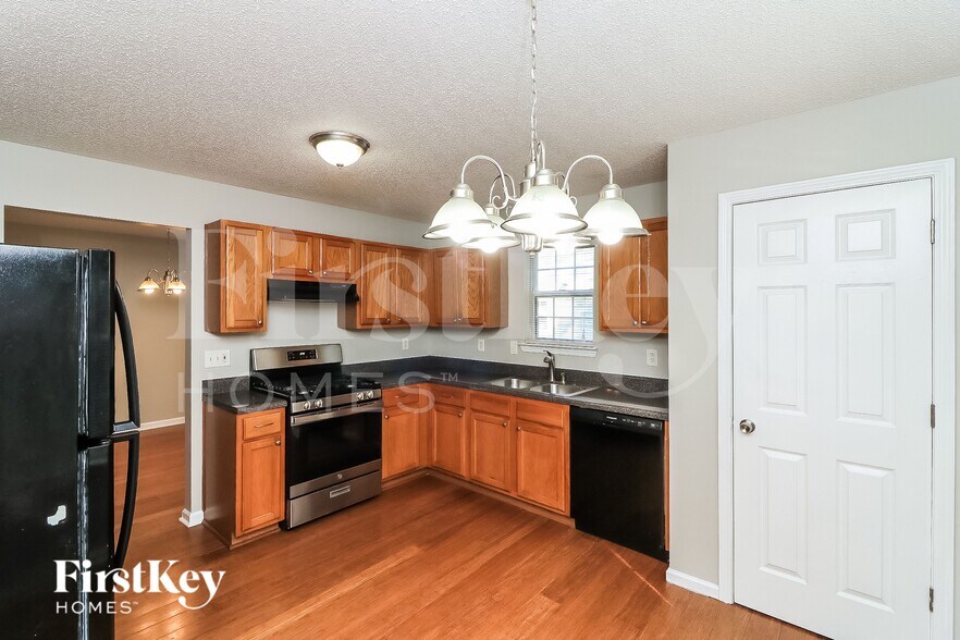 Building Photo - 5955 Water Oaks Dr