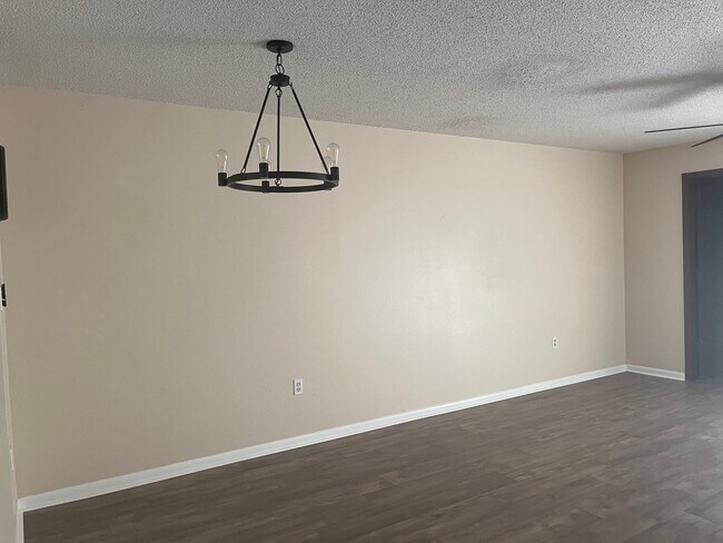 Building Photo - 2112 W Martin St
