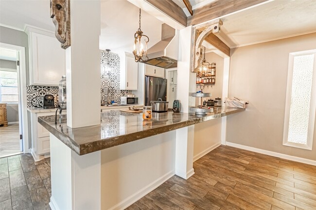 Building Photo - 635 W Church