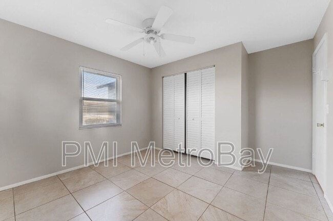Building Photo - 7250 Applegate Dr