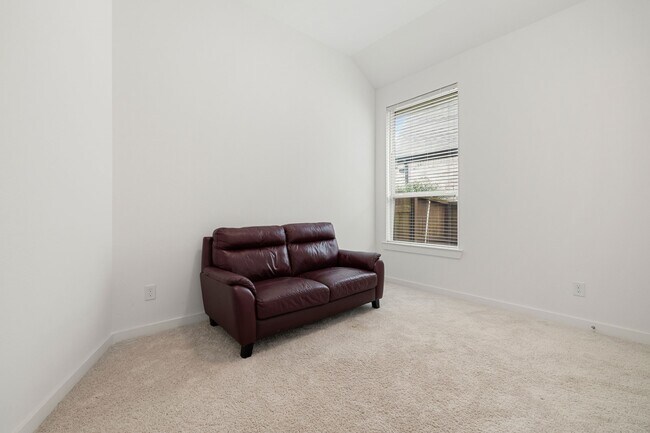 Building Photo - 6722 Waxbill Rd